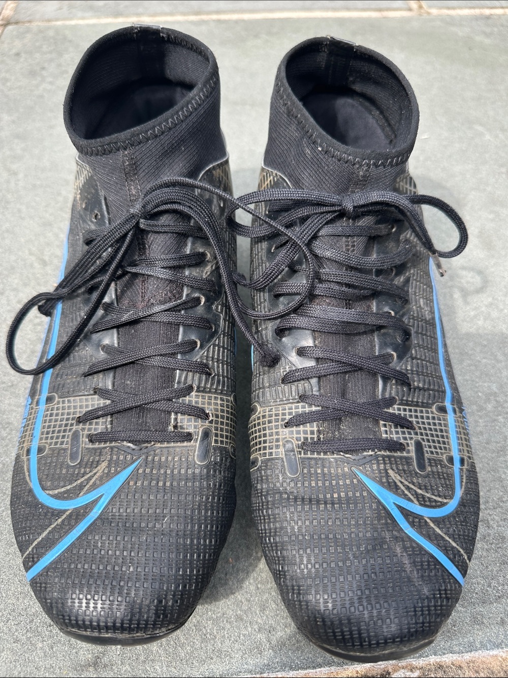Nike Soccer Cleats Mens size 9.5 Stretch Top Ankle Support, Black Blue Swoosh